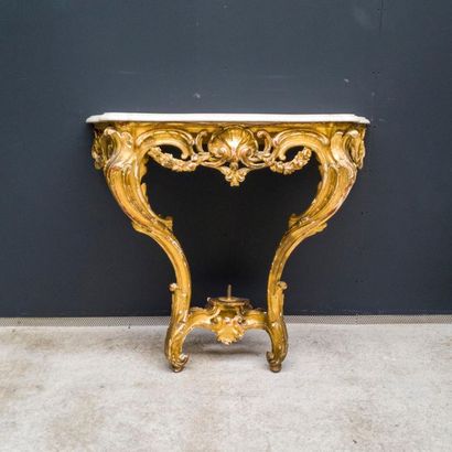 null Gilded wood console molded and carved with shells and garlands of flowers on...