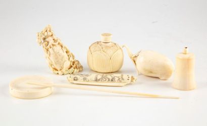 JAPON JAPAN - Early 20th century
Set of six small carved ivory subjects including...