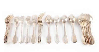 null Beautiful set (mismatched) of fourteen silver molded flatware, model with fillets...