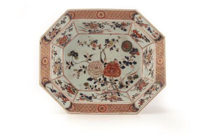 CHINE CHINA
Set of five rectangular dishes in three sizes in porcelain decorated...