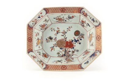 CHINE CHINA
Set of five rectangular dishes in three sizes in porcelain decorated...