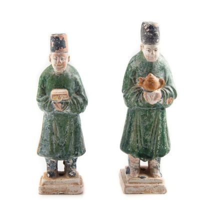 CHINE - MING CHINA - MING Era (1368 - 1644)
Two standing terracotta servants with...