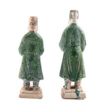 CHINE - MING CHINE - Epoque MING (1368 - 1644)
Deux serviteurs debout en terre cuite...