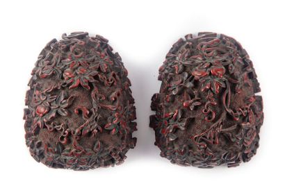CHINE CHINA - XIXth
Box in the shape of a fruit in cinnabar red lacquer with high...