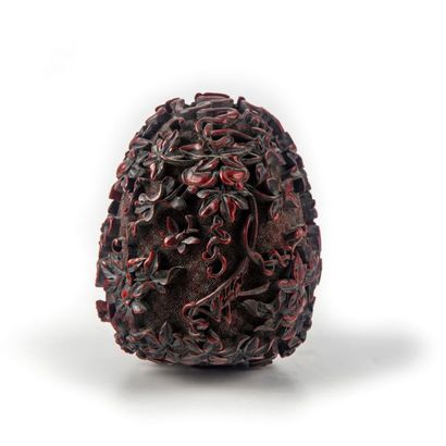 CHINE CHINA - XIXth
Box in the shape of a fruit in cinnabar red lacquer with high...