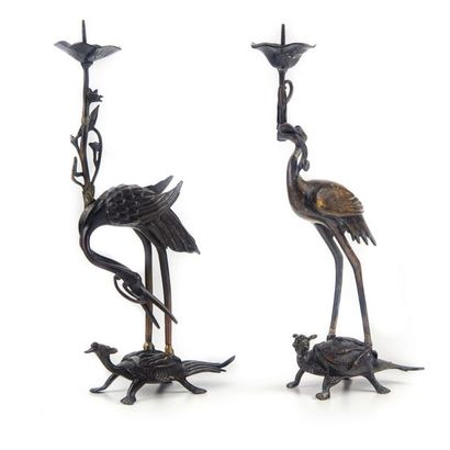 CHINE CHINA 
Pair of candlesticks in patinated bronze showing a wader mounted on...
