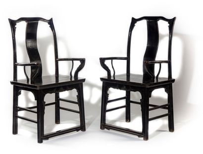 CHINE CHINA - XXth
Pair of black lacquered wooden armchairs
H.: 107; W.: 57 cm; D.:...