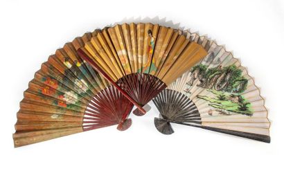 CHINE CHINA - XXth
Three fans on paper, large models
Accidents
H.: 90 cm