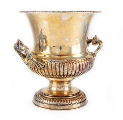 null Bottle bucket in the shape of a baluster in silvery metal with low rim and gadrooned...
