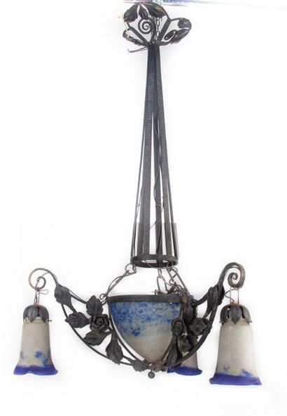NOVERDY NOVERDY - France
Chandelier with wrought iron structure decorated with roses,...