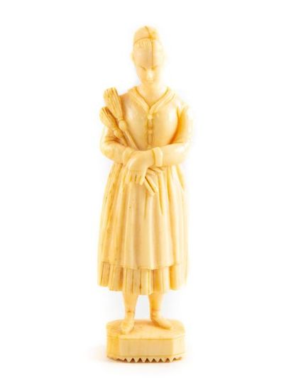 Dieppe DIEPPE
Statuette in carved ivory representing a young girl holding a bouquet....