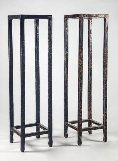 CHINE CHINA - Early 20th century
Two black lacquered wooden display stands.
H.: 130...