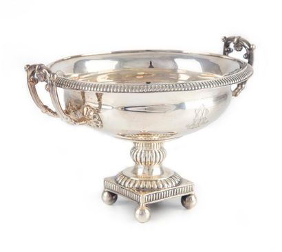 null Small Antique style silver bowl with a chiselled rim of flutes. Turned gadrooned...