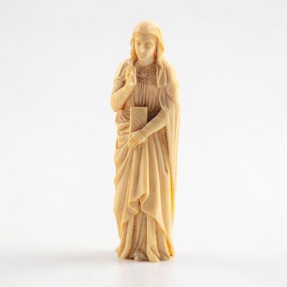 Dieppe DIEPPE
Statuette en ivoire sculpté représentant une vierge ou une Sainte bénissant....