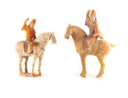 CHINE CHINA - TANG Period (618-907) and Tang style
Set of two riders raising their...