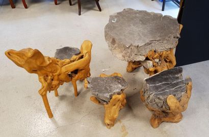 CHINE CHINA - XXth
Garden furniture including a table and three stools in driftwood...