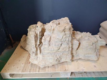 CHINE CHINA
Important scholar's rock set on a beige and red base
L.: 140 cm
Sold...