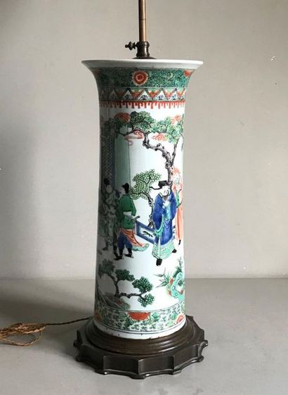 CHINE - QING CHINA - QING Dynasty (1644-1911)
Important flared neck porcelain scroll...