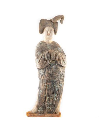 CHINE - TANG CHINA - TANG Era (618-907)
Fat lady terracotta statuette with traces...