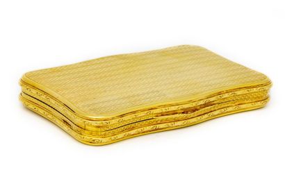 null Rectangular snuffbox with an animated border in gold with a guilloche pattern...