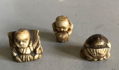 null JAPAN
Three Netsuke in patinated ivory representing small characters
Early 20th...