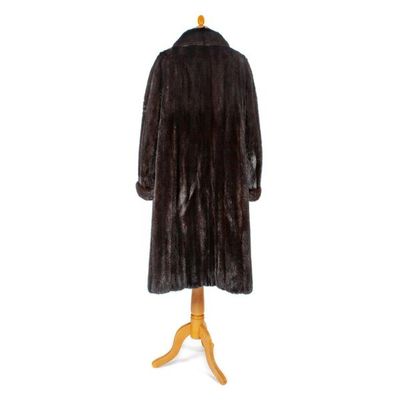 null Alain GUEHO - Paris 
Long trapeze mink coat. Shawl collar
Size L. - as is