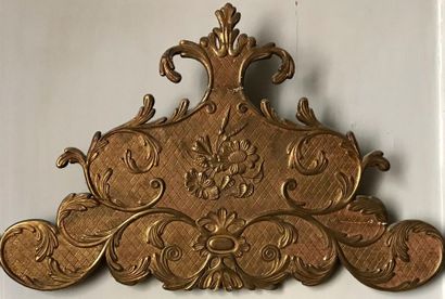 null Moving mirror pediment in gilded wood, moulded and chiselled with flowers and...