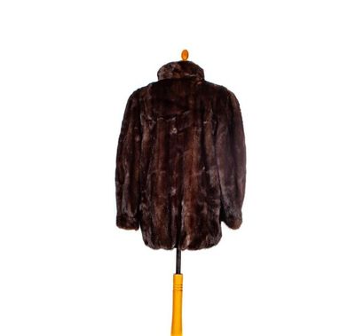 REVILLON REVILLON - Paris / New York
3/4 jacket in lightly trapezoid mink. Charmed...