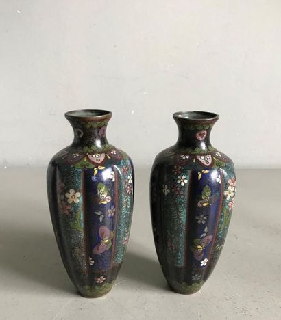 null CHINA
Pair of metal vases with partitioned decoration of flowers. Circa 1900
H....