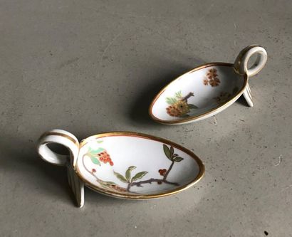 null Manufacture Richard GINORI
Two porcelain tea-bag spoons with polychrome decoration...