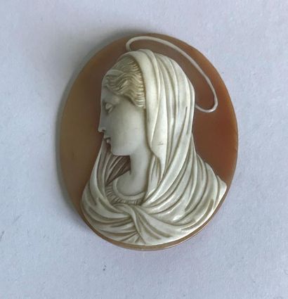 Beautiful cameo engraved with the Virgin's...