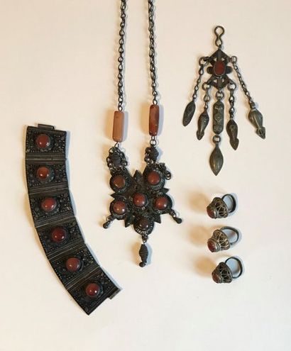 null AFGHANISTAN
Set of antique silver or metal jewelry punctuated with cabochons...