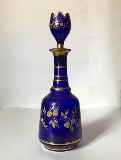 null BOHÊME (?)
Covered blue glass bottle decorated with garlands of flowers and...