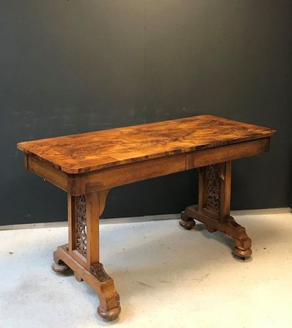 null Flat desk in walnut and walnut veneer. It opens by two drawers in belt. Wooden...