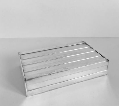 null Rectangular cigarette box made of silver metal with a moulded lid. Circa 1980
In...