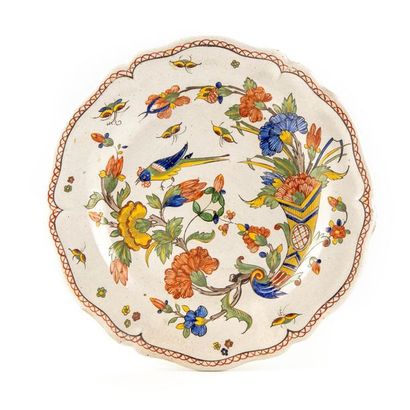 null ROUEN
Earthenware dish with scrolled edges decorated with horn of plenty
18th...