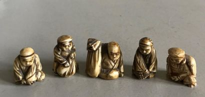 null JAPAN
Five Netsuke in patinated ivory representing small characters
Early 20th...