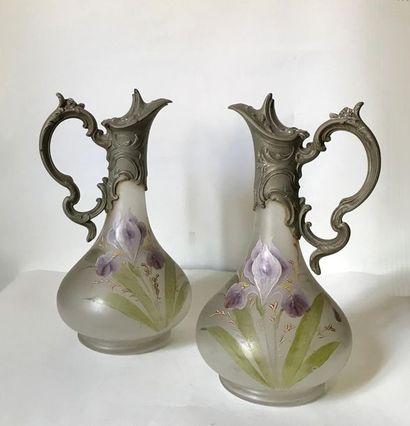 null Pair of flat-bottomed carafes in frosted glass with enamelled flower decoration....