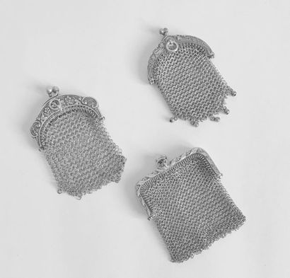 null Three silver and chain mail purses. Beginning of XXth
Crab punch - Weight: 69,57...