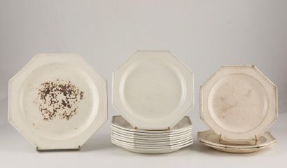 null Set of polygonal shaped plates in fine moulded earthenware.
Wear and tear