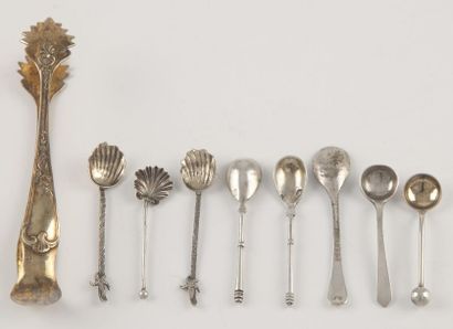null Set of salt shovels made of silver or foreign silver metal and a sugar tongs...