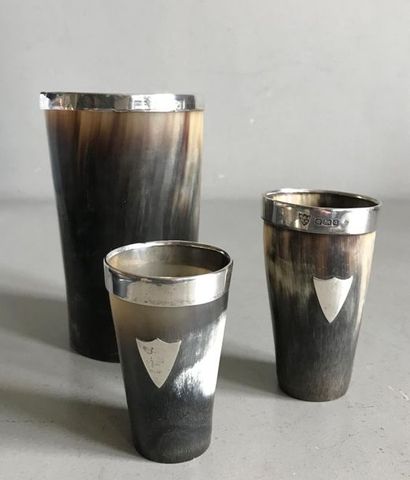 null Set of three horn cups with silver (small) and silver plated metal (large) frame
English...