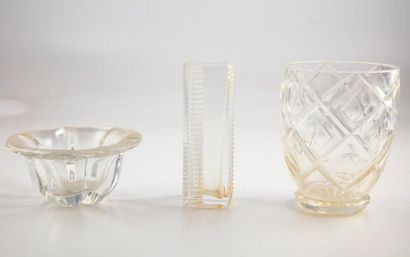 null Two cut crystal vases. We join an empty pocket 
