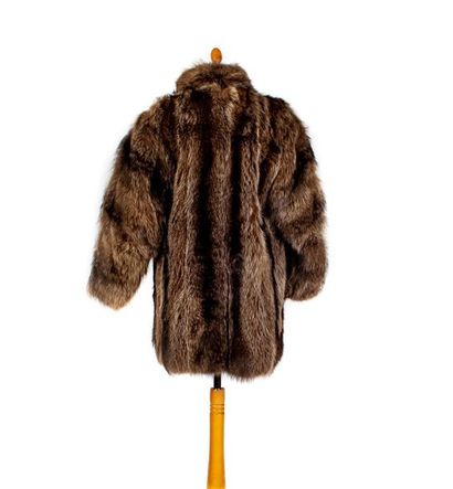 REVILLON REVILLON boutique - Paris
3/4 Jacket in grey fur with long hair (wolf?)
Size...