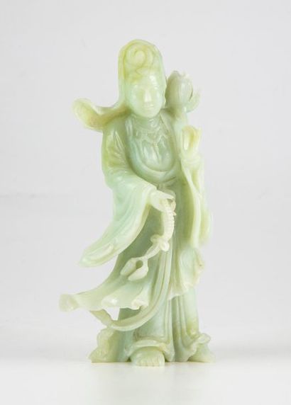 null CHINE
Statuette en jadéite sculptée représentant une Beijin