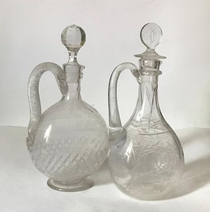 null Two covered carafes in cut crystal with flat bottom and side handle (mismatched)
H....