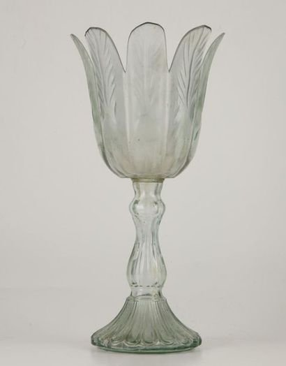 null Flower-shaped glass candle jar on glass stand. XIXth
H. 30 cm approx.