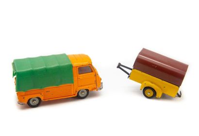 DINKY TOYS DTF 1/43
Renault pick-up truck version ref. 563 in orange colour with...