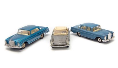 DINKY TOYS DT 1/43
Set of 3 vehicles: Mercedes-Benz 300SE Cat. No. 533 blue metal...