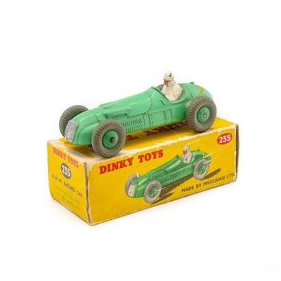 DINKY TOYS DTGB 1/43
HWM Racing Car light green with number 7 ref. 235 TBE original...